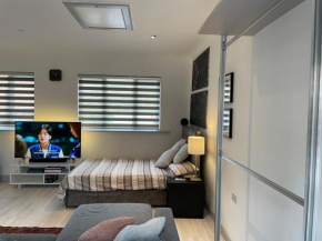 Fully Detached Studio Annexe with King Bed for 2 & Sofa Bed for 2